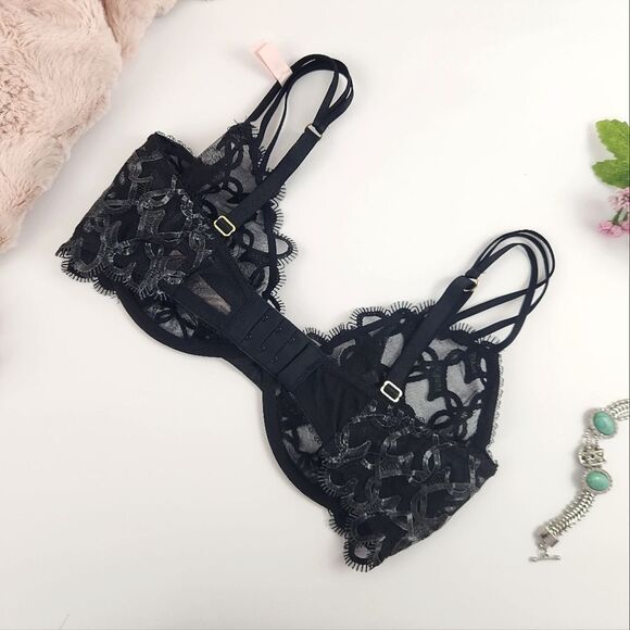 34DD {Victoria's Secret} Black Hearts Unlined Demi Bra - Picture 2 of 7